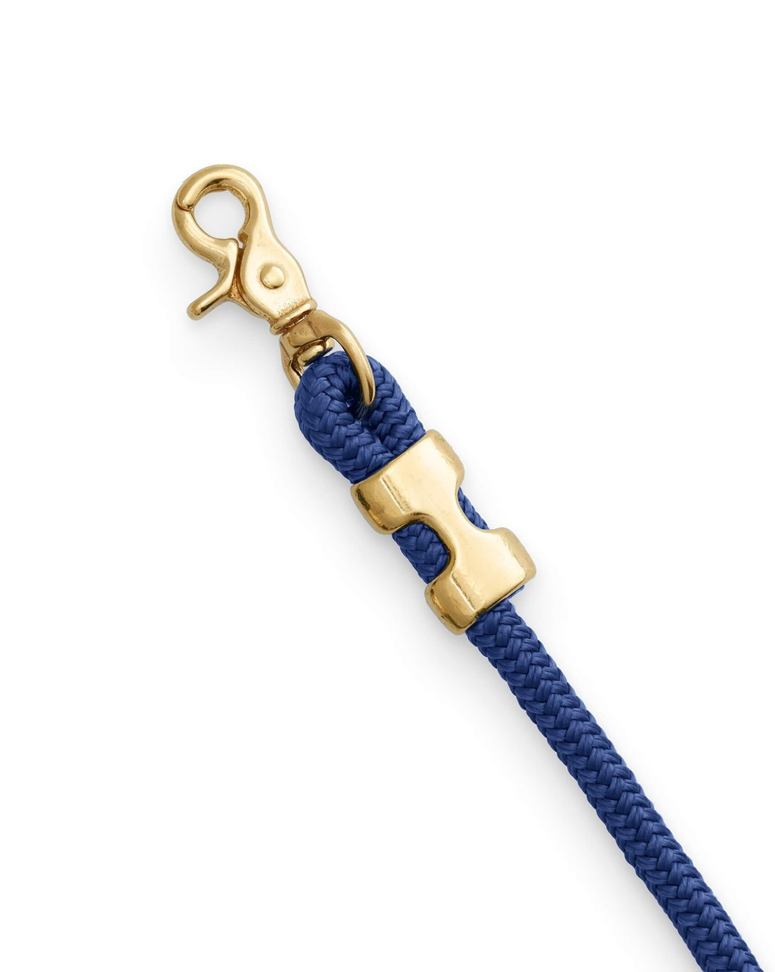 Double-braided nylon rope is accented with solid brass hardware for the perfect pop. <span data-mce-fragment="1">Made of the same material that is commonly used on boats year-round, this leash </span><span data-mce-fragment="1">will not mildew or fray when exposed to the elements. The included brass O-ring is perfect for attaching a waste bag or keys.&nbsp;</span>