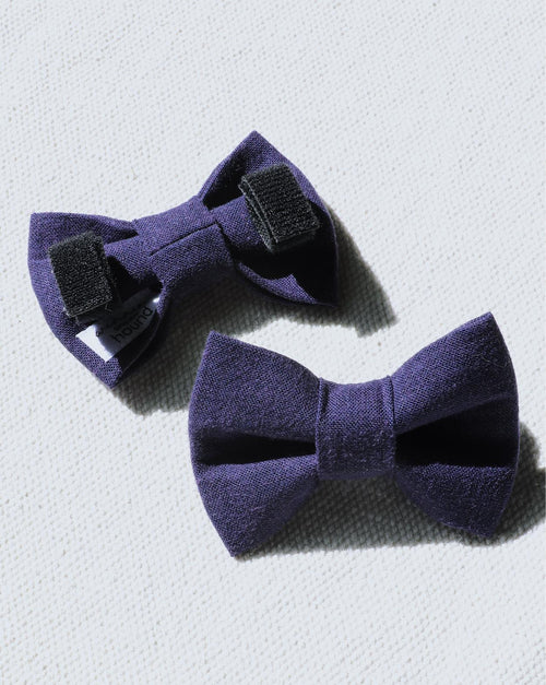 Stylish navy linen bow tie for dogs, ideal for special events or festive occasions.