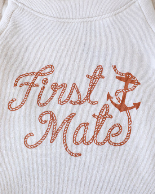 Cozy and stylish dog sweatshirt in blue – ideal for pups who love the water or boat rides