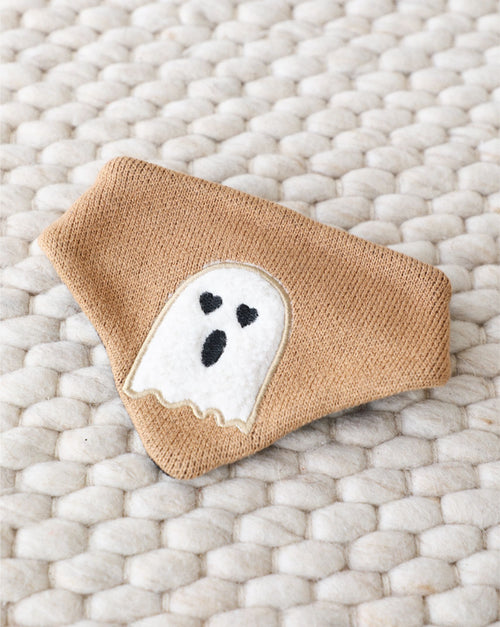 Reversible festive dog bandana, perfect for trick-or-treat fun.