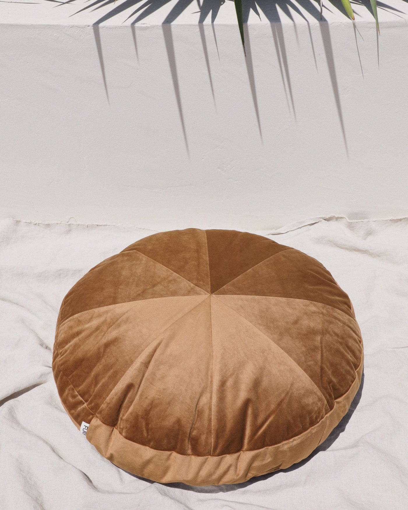 Laurel Nutmeg Round Velvet Dog Bed Product Image