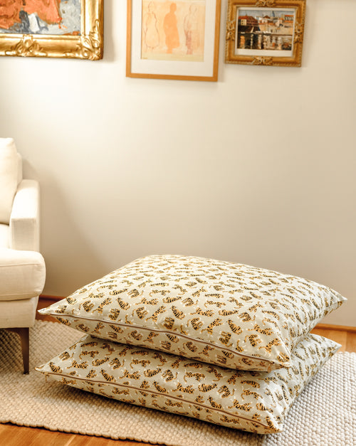 El Tigre Taupe Dog Bed