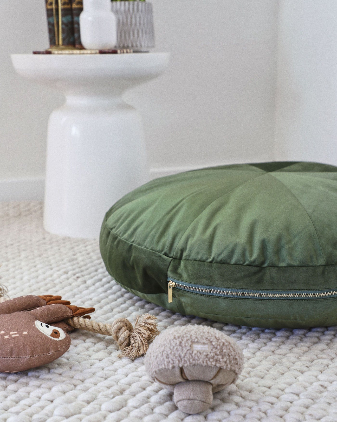 Laurel Moss Round Velvet Dog Bed
