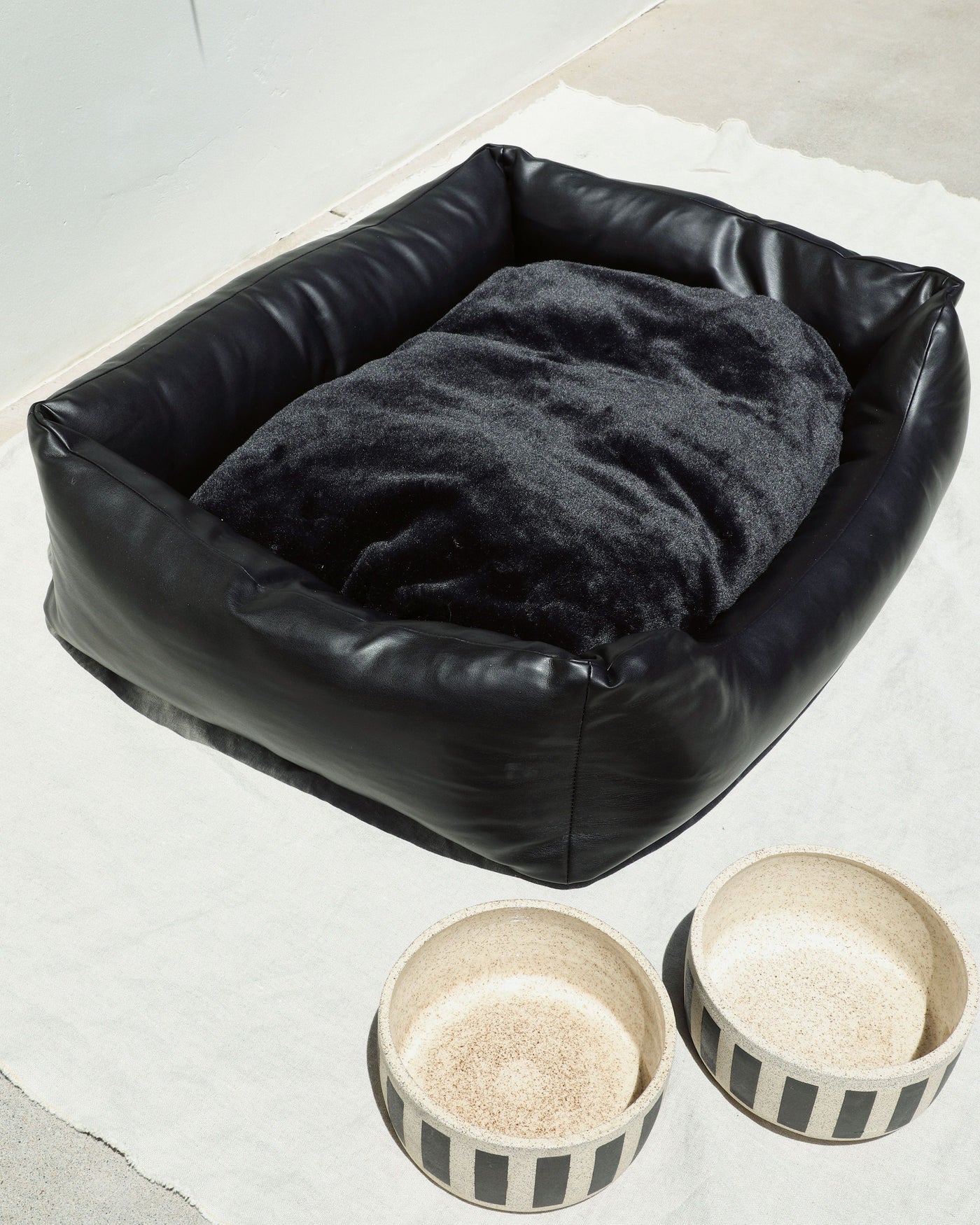 All Curled Up Black Structured Bed Product Image Detail