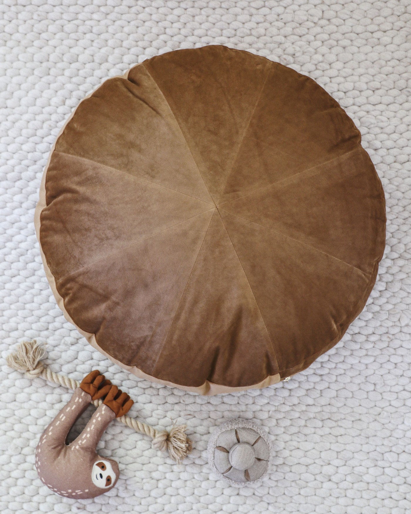 Laurel Nutmeg Round Velvet Dog Bed