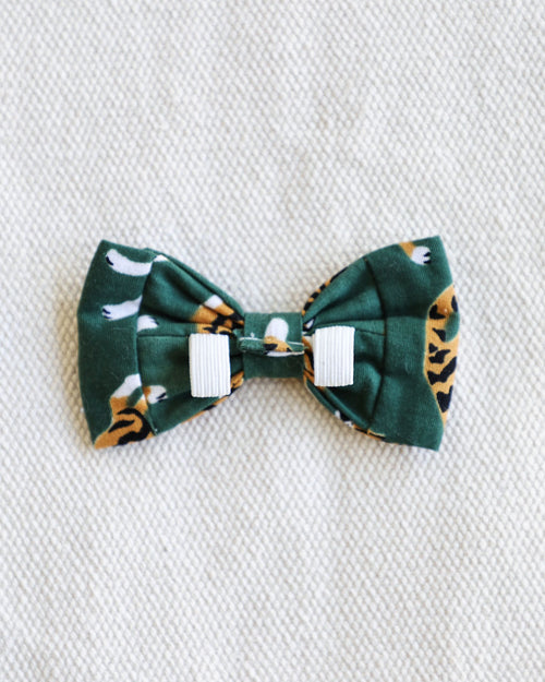 This bow tie is made of durable cotton, complete with loops that slide easily over your pup&