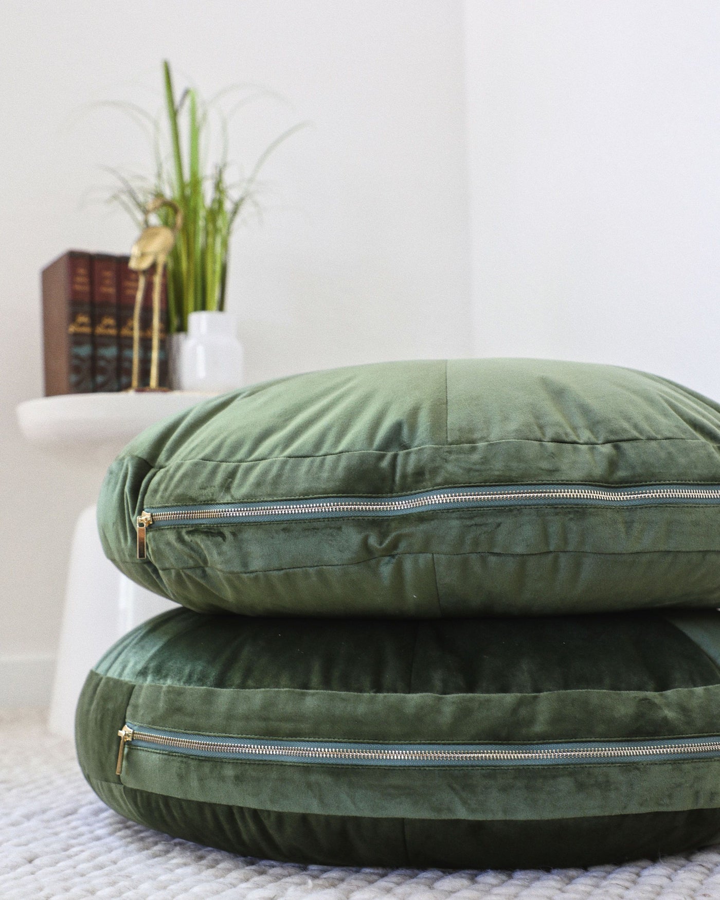 Laurel Moss Round Velvet Dog Bed