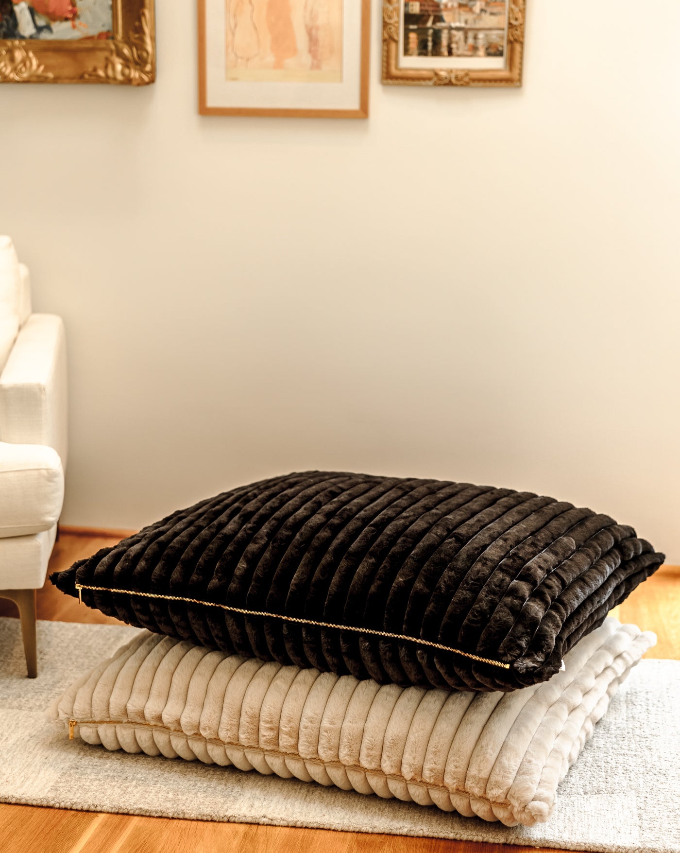 Coronado Black Faux Fur Dog Bed