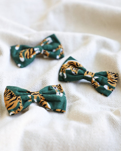 This bow tie is made of durable cotton, complete with loops that slide easily over your pup&