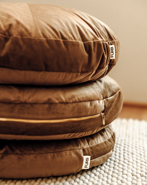 Laurel Nutmeg Round Velvet Dog Bed Product Image Detail