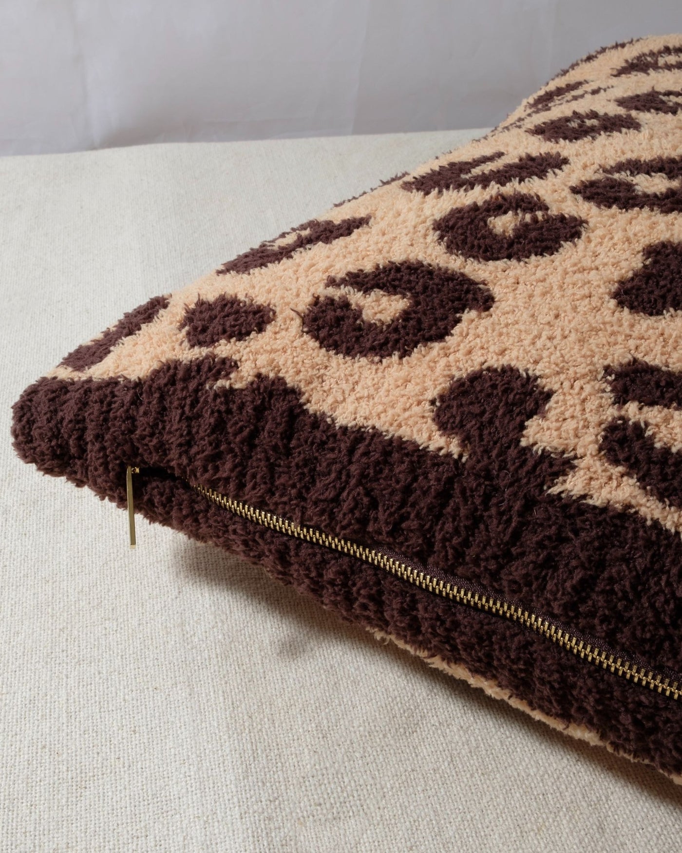 Snuggle Knit Tan Leopard Dog Bed Image