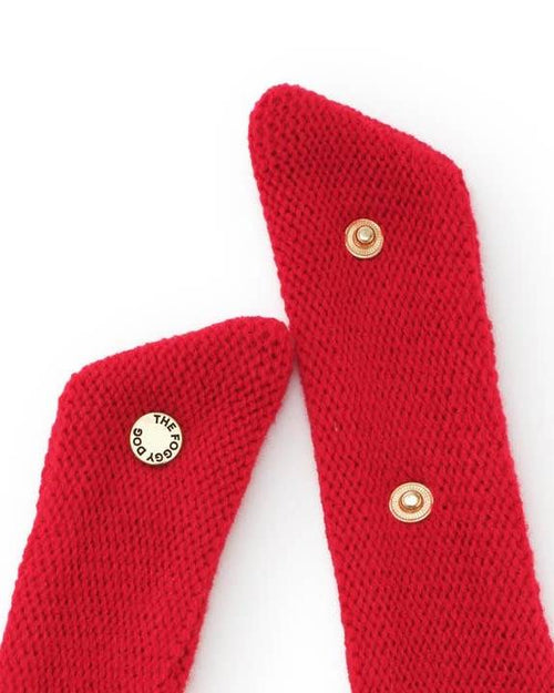 Classic red cable knit bandana for dogs, featuring sweater material and snap closure, ideal for beagles, terriers, and labradors