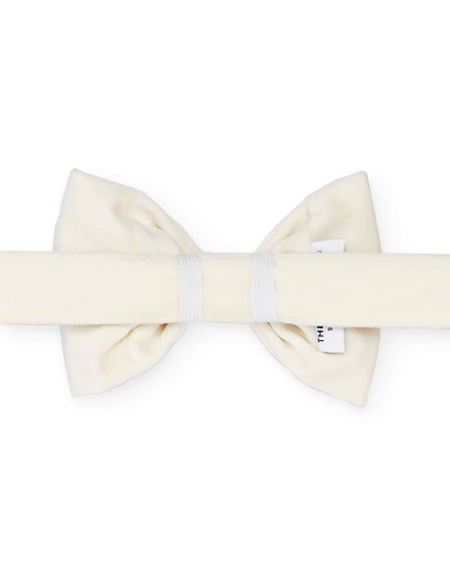 Charming ivory wedding dog bow tie, adding elegance to your dog’s wedding day attire
