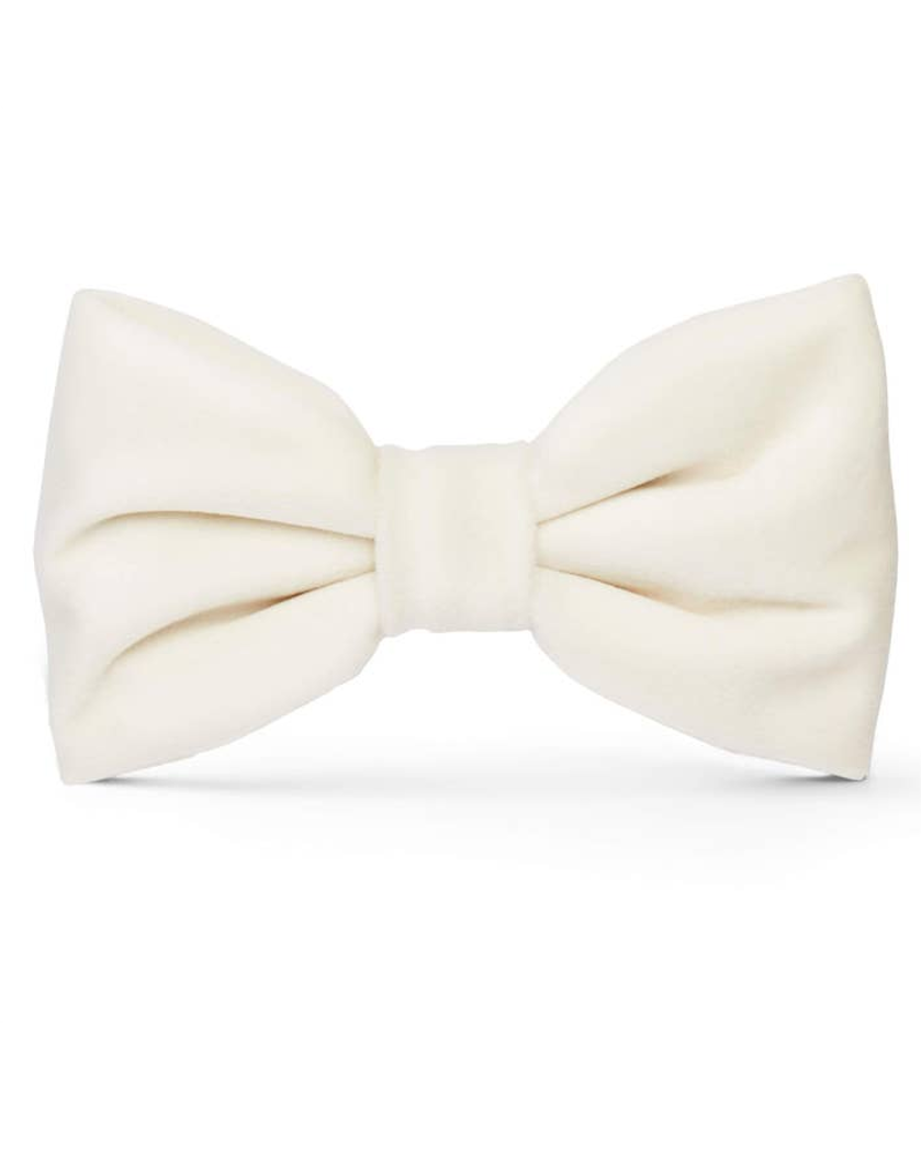 Ivory wedding dog bow tie, the perfect finishing touch for your dog’s wedding outfit
