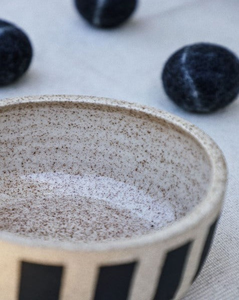 Each bowl is handmade with ceramic stonewear and striped, complete with a glaze to guarantee your pet eats and drinks safely. These bowls may vary in color and patinas, aging gracefully alongside your furry BFF.