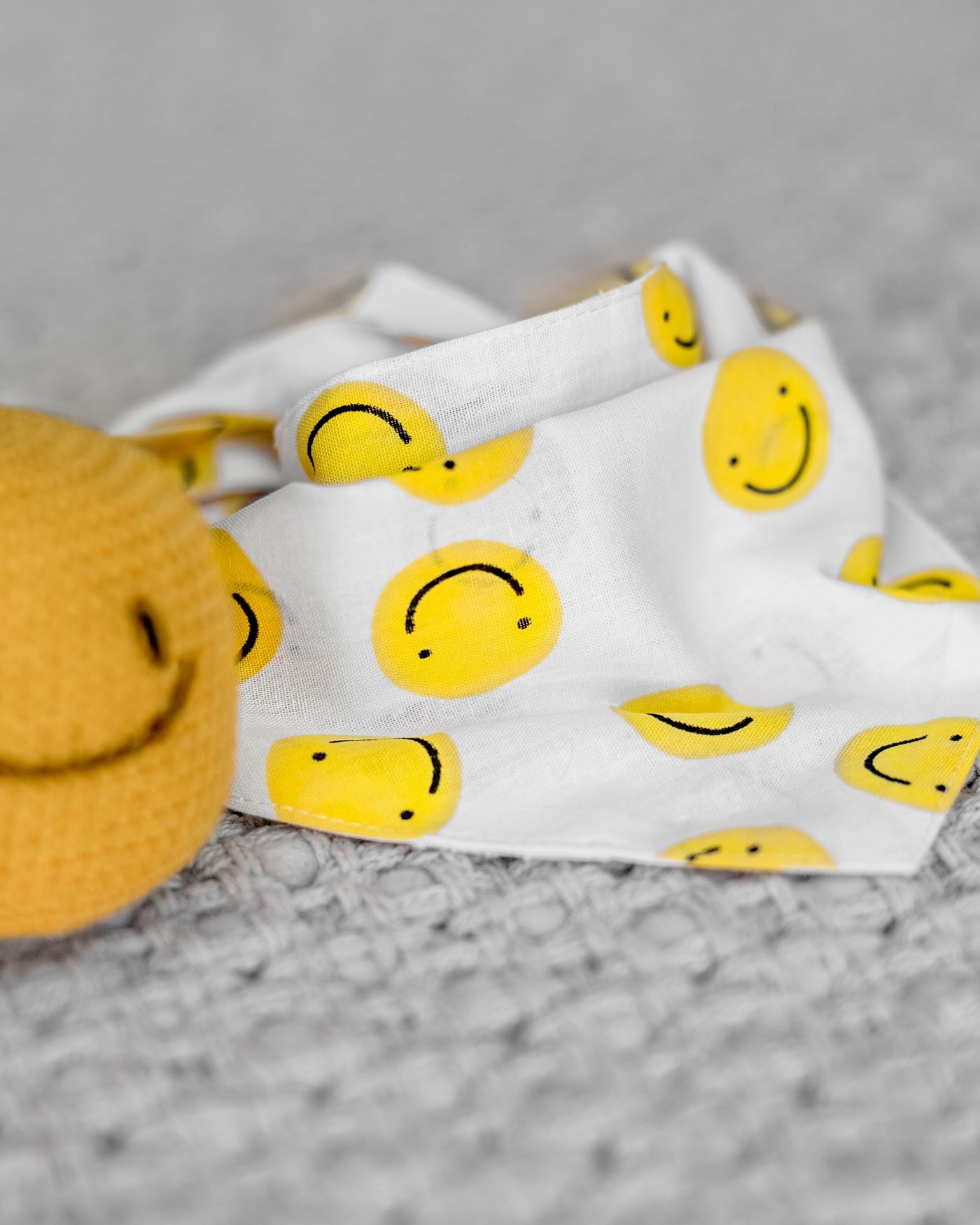 Stella Smiley Face Bandana Product Image Detail