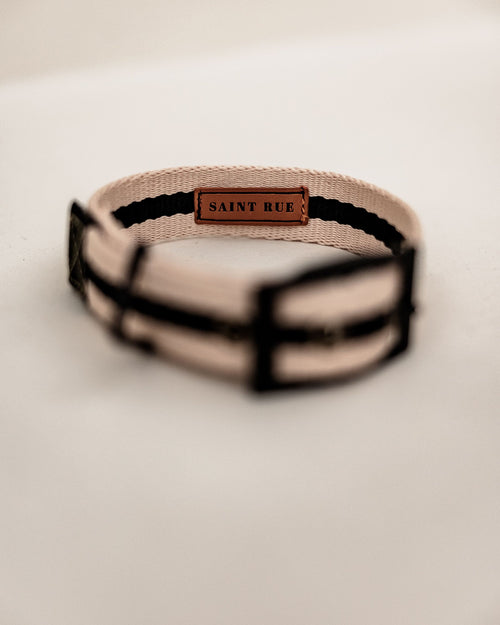 Le Classic Collar in Rue Cambon Product Image Detail