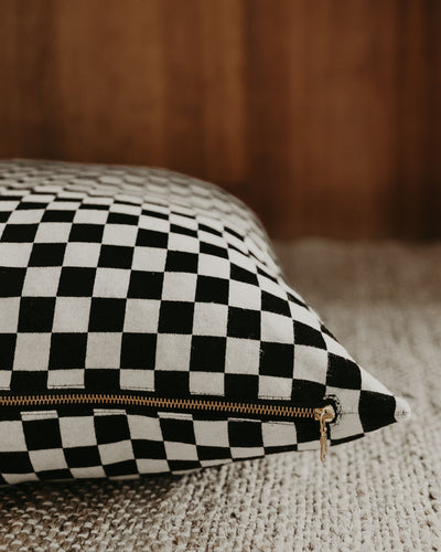 Best in Show Black Checkerboard Bed Product Image