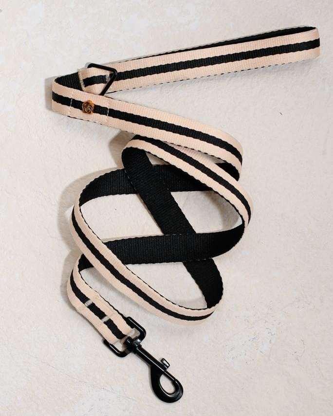 Le Classic Leash in Rue Cambon Product Image